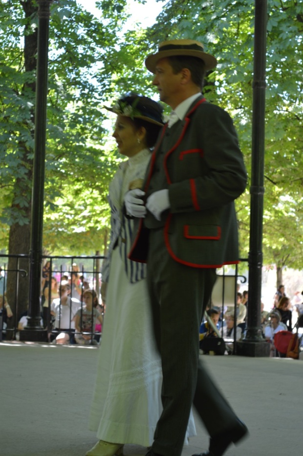 Couple dancing a waltz in the Luxembourg bandstand