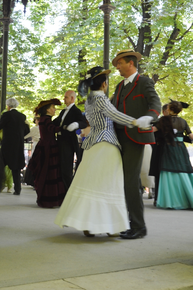 Couple waltzing in Luxembourg gardens